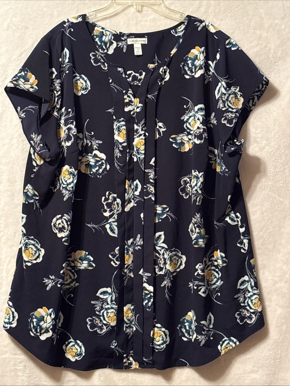 croft & barrow Navy Floral V-Neck Blouse with Yellow and White Blossoms